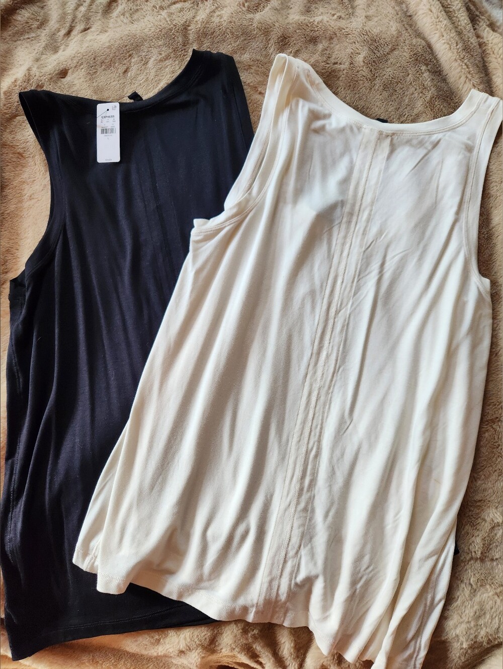NWT // Express Black and White Supersoft Scoop Neck Tank (L) 2pc SET - Picture 3 of 4